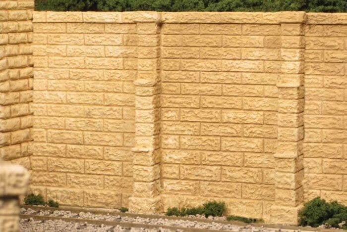 Retaining Wall -- Sandstone pkg(2), HO, Monroe Models 167