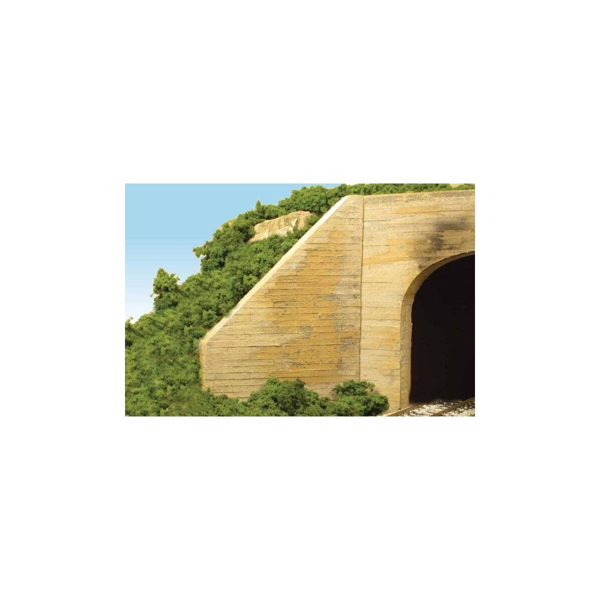 Bridge Abutment Wing Walls -- Board-Formed Poured Concrete pkg(2), HO, Monroe Models 126