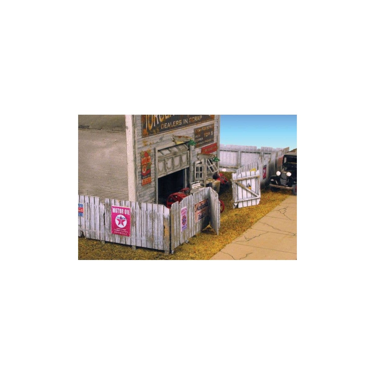 Junk Yard Fence - Laser-Cut Kit -- Unpainted, HO, Monroe Models 2309