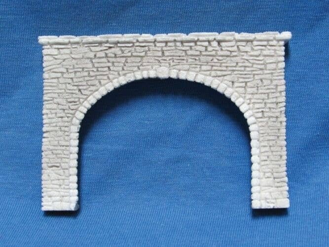 Double Track Tunnel Portal -- Random Stone - 2-3/4 x 3-3/4′ 6.9 x 9.4cm, N, Pre-Size Model Specialities 204