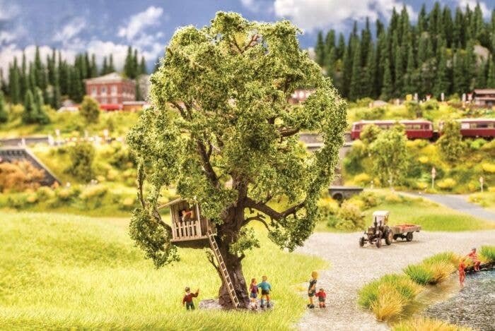Tree w/Treehouse - Kit -- 5-7/8′ 15cm Tall, HO, Noch Gmbh & Co 21765