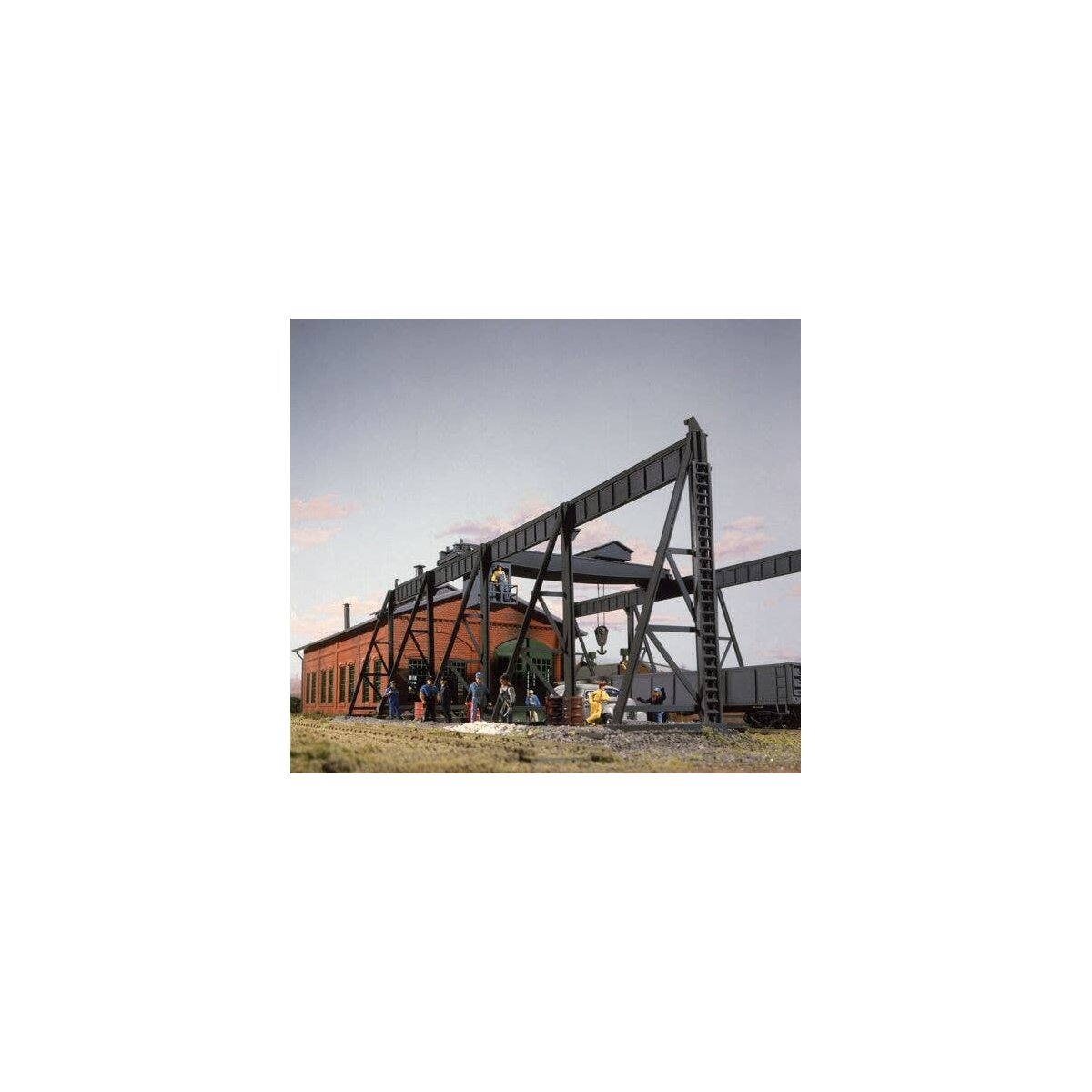 Overhead Traveling Crane -- Kit - 12-3/16 x 8-5/8′ 31 x 21.9cm, HO, Walthers Cornerstone 3102