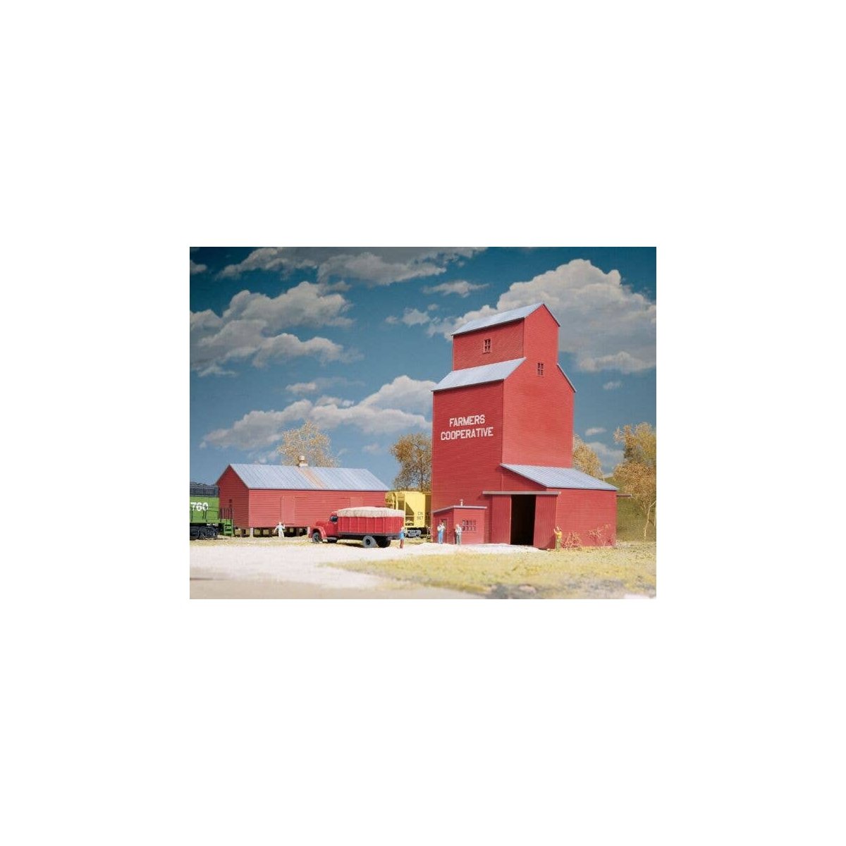 Farmers Cooperative Rural Grain Elevator -- Kit - Elevator: 8-7/8 x 7-1/4 x 10′ 23 x 18 x 2, HO, Walthers Cornerstone 3036
