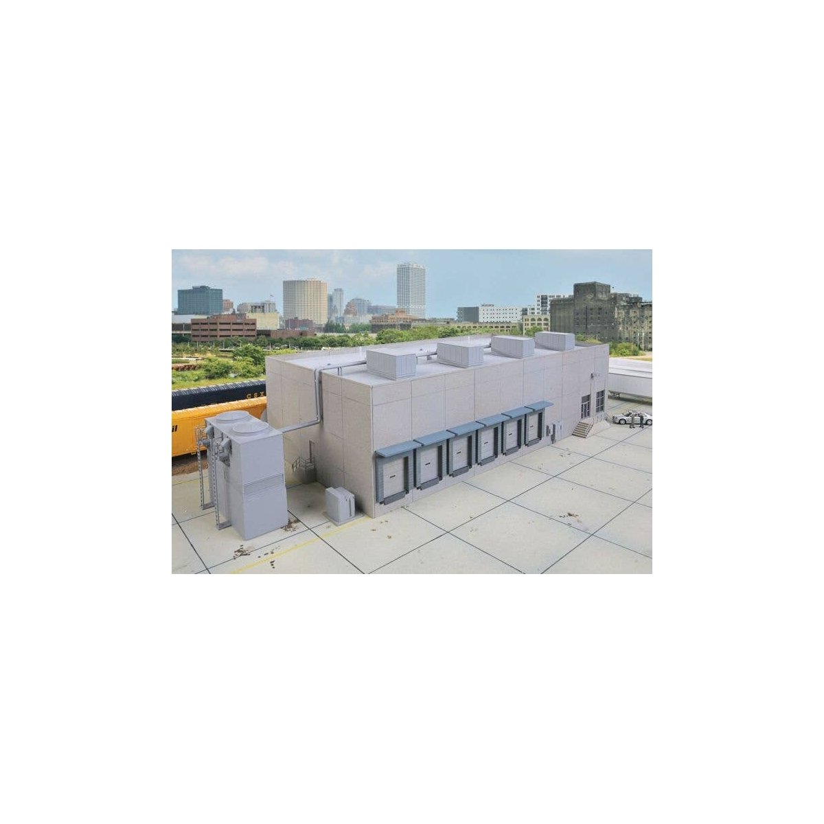 Modern Cold Storage Warehouse -- Kit - Main building: 20-1/2 x 9-1/8 x 5-1/4′ 52 x 23.1 x 1, HO, Walthers Cornerstone 4069
