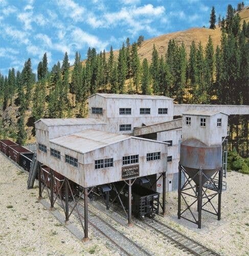 Diamond Coal Corporation -- Kit - 19-3/8 x 13-3/16 x 7-1/2′ 49.2 x 33.4 x 19cm, HO, Walthers Cornerstone 4046