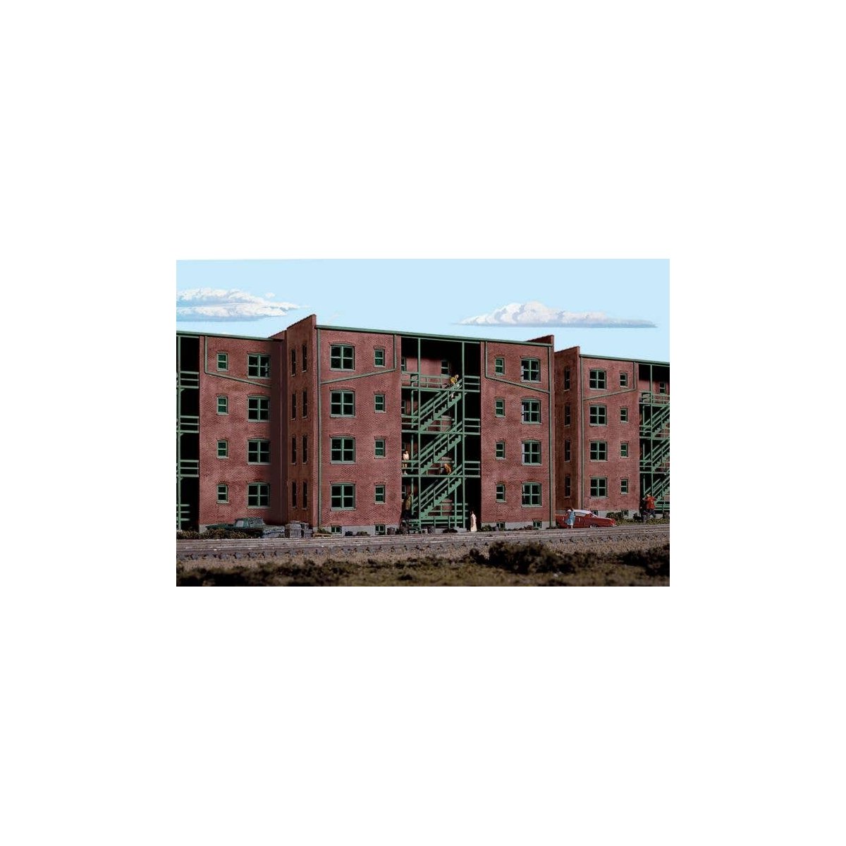 Parkview Terrace Background Building -- Kit - 7-3/4 x 2-3/16 x 6′ 19.7 x 5.6 x 15.2cm, HO, Walthers Cornerstone 3177