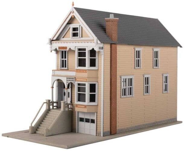 Queen Anne House Victorian House -- Kit - 3-9/16 x 7-11/16 x 5′ 9.05 x 19.53 x 12.7cm, HO, WalthersTrainline 951