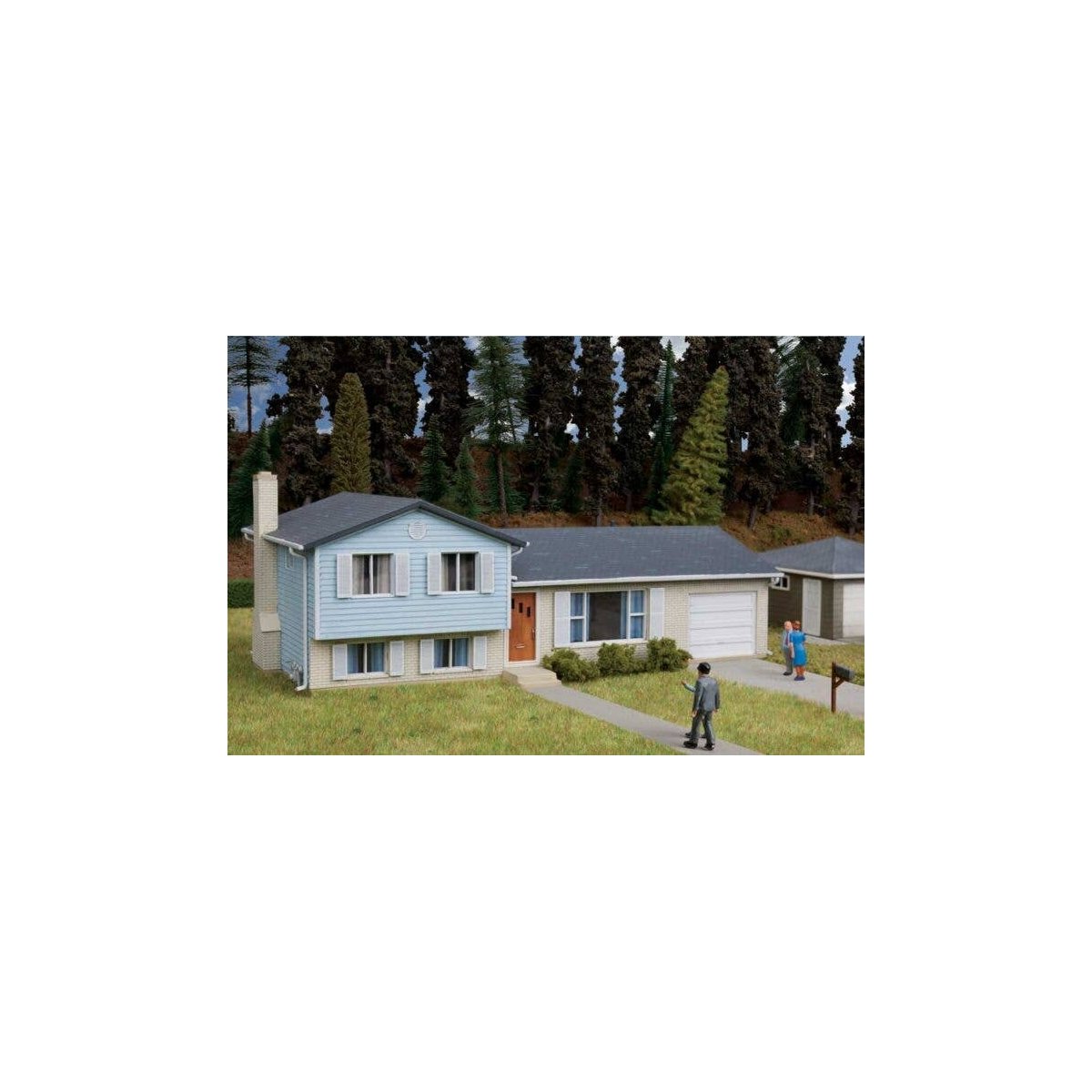 Split-Level House -- Kit - 7-1/4 x 3-3/4 x 2-9/16′ 18.4 x 9.5 x 6.5cm, HO, Walthers Cornerstone 3794