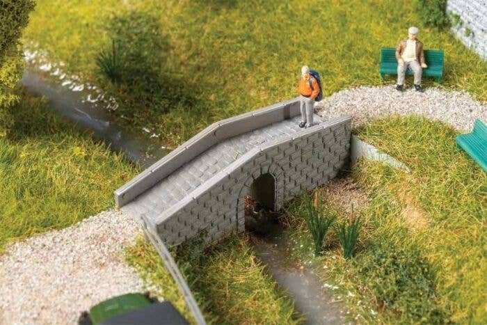 Small Stone Bridge -- Kit - 2-7/8 x 11/16 x 1′ 7.2 x 1.8 x 2.5cm, HO, Faller Gmbh 180006