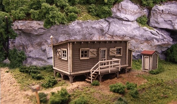 Joe`s Cabin w/Outhouse -- Kit - Cabin: 2-3/8 x 1-1/4` Outhouse 3/8 x 3/8`, N, Blair Line 1000