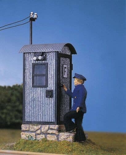 Railway Telephone Shanty -- 2-3/4 x 2 x 6-1/2′ 7 x 5 x 16.5cm, G, Pola 330916
