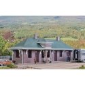 Pella Depot -- Kit - 12 x 5 x 3-1/2′ 30 x 12.7 x 8.8cm, HO, Walthers Cornerstone 4054