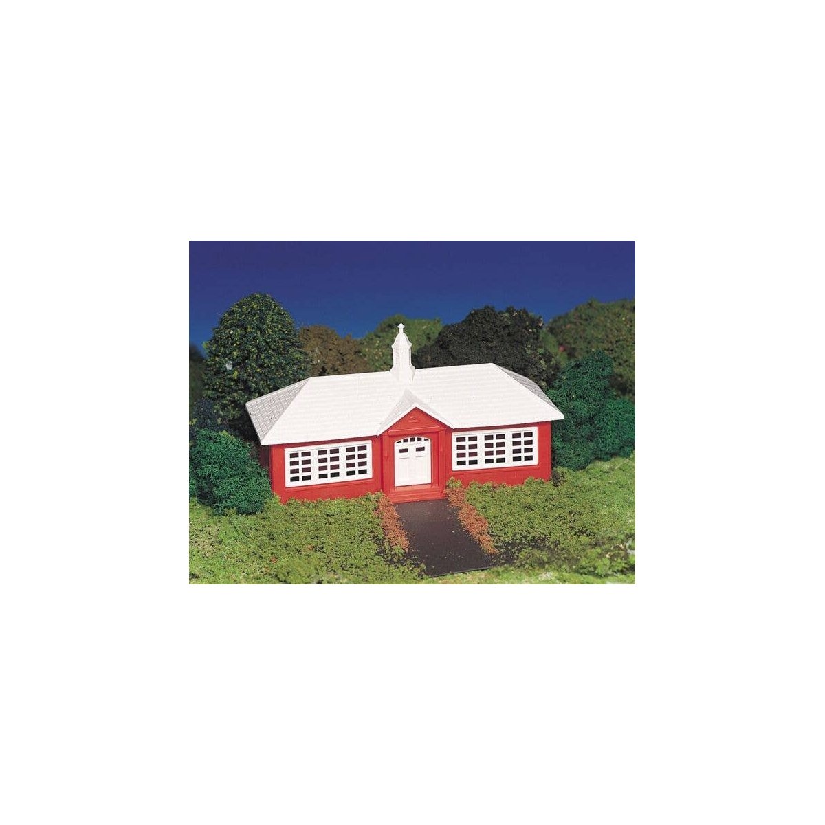 Plasticville Classic Kit - School House -- 6 x 7-1/8′ 15.3 x 18.1cm, HO, Bachmann Industries 45133