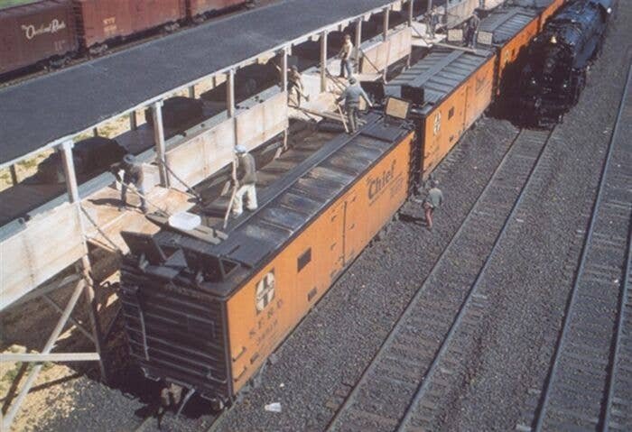 Icing Platform Extension (Plastic Kit) -- 6′, HO, Tichy Train Group 7016