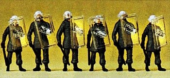 German Riot Police -- With Shields Up, HO, Preiser Kg 10393