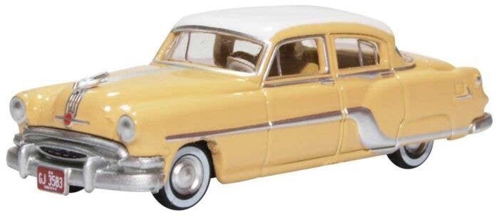 1954 Pontiac Chieftain 4-Door Sedan - Assembled -- Winter White, Maize Yellow, HO, Oxford Diecast 87PC54002