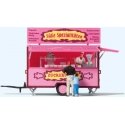 Sweets Concession Trailer with Figures -- 4 Figures, HO, Preiser Kg 10748