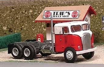 1951-55 White Freightliner Bubblenose Long Wheelbase 2-Axle Sleeper-Cab - Kit -- Unpainted, HO, Sylvan Scale Models V364