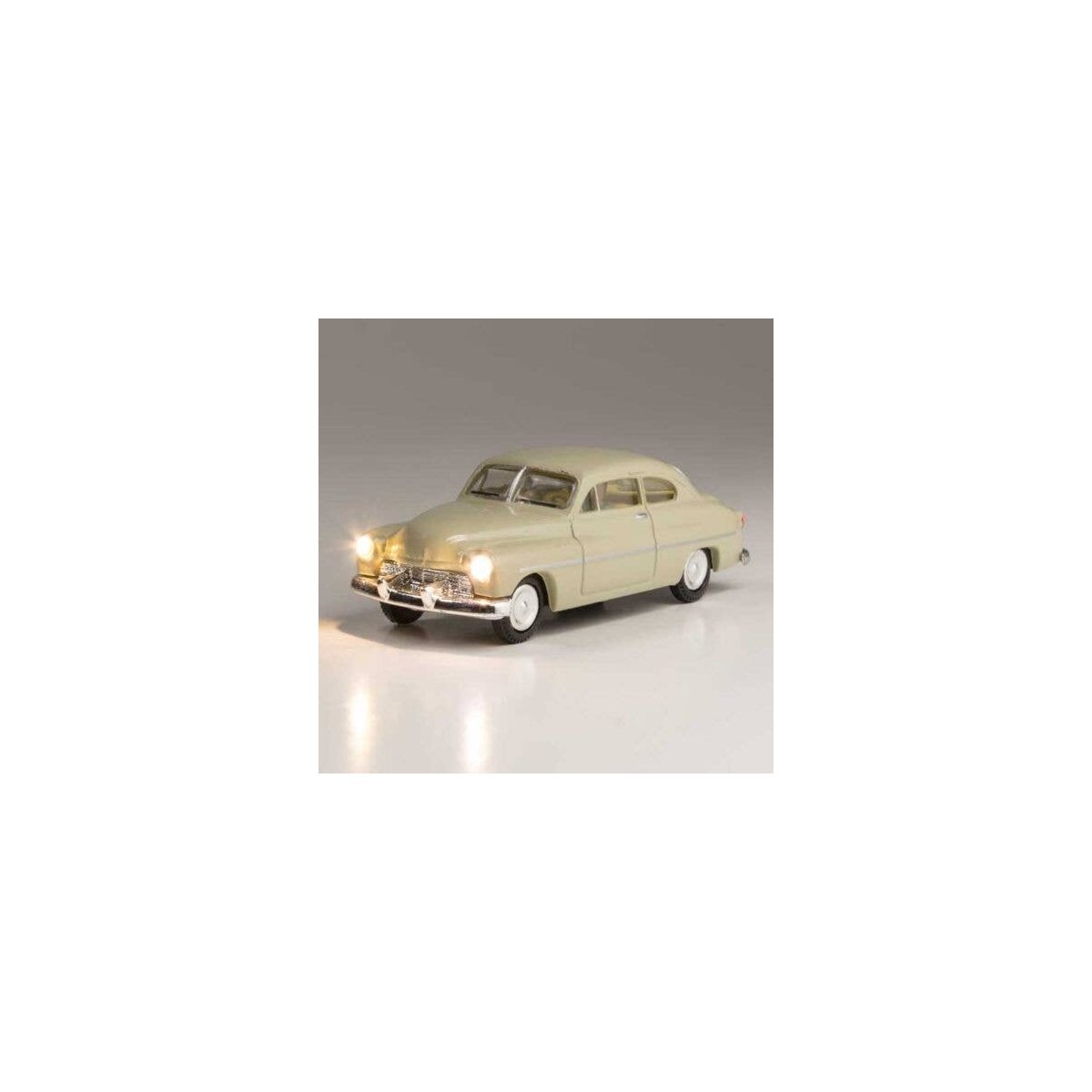 Just Plug(R) Lighted Vehicle -- City Classic (ivory), HO, Woodland Scenics 5592