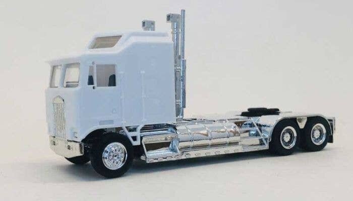 Kenworth K100 XXL 5-Bar 3-Axle - Assembled -- White, HO, Herpa Models 35263