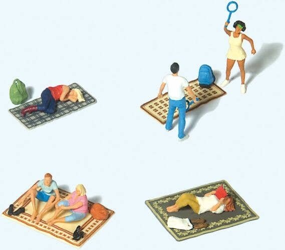 On the Lawn -- pkg(6), HO, Preiser Kg 10697