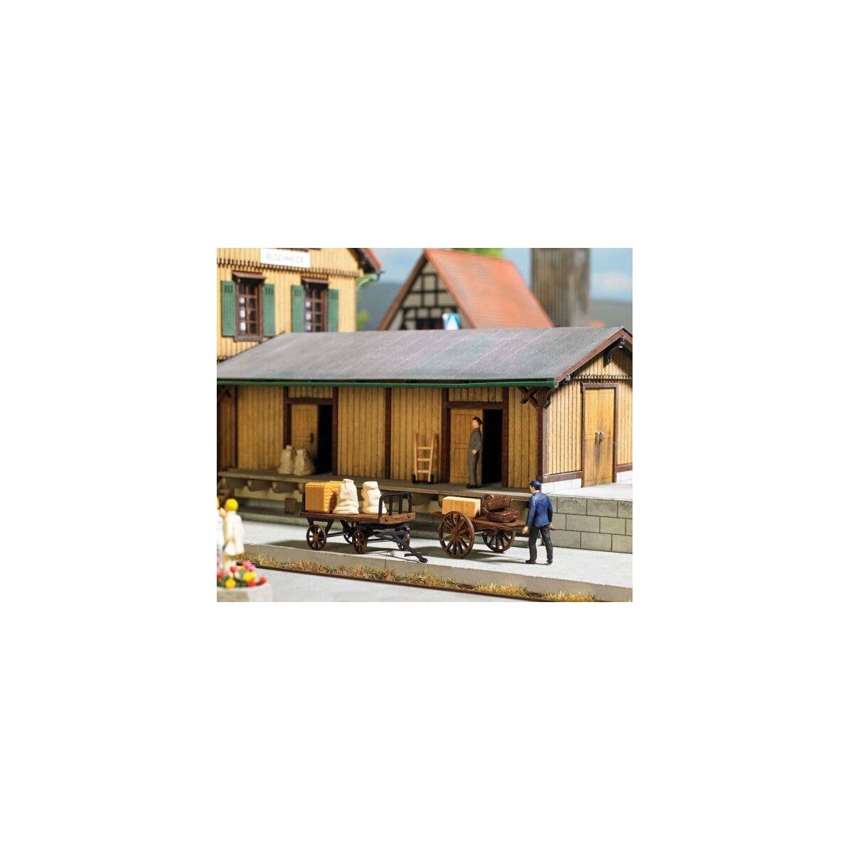 2 Wooden Baggage Carts w/Accessories -- 2 Different Styles of Carts w/Luggage & Barrels, HO, Busch Gmbh & Co Kg 1625