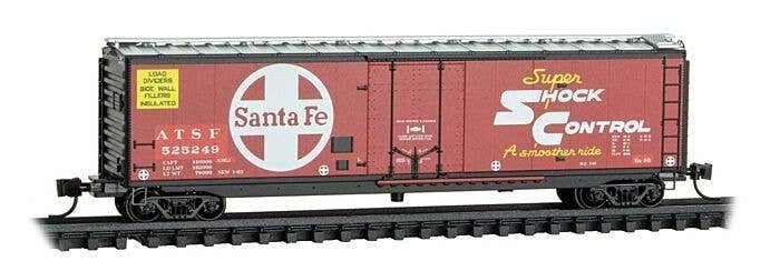 50′ Plug-Door Boxcar - Ready to Run -- Santa Fe 525249 (red, silver, white, black ends, large, N, Micro Trains Line 3200620