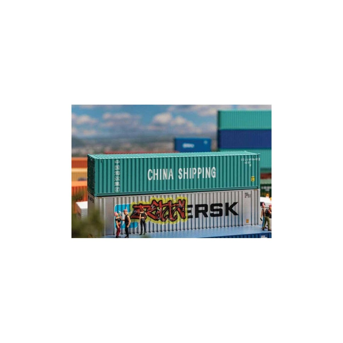 40′ Corrugated Container - Assembled -- China Shipping (green, white), HO, Faller Gmbh 182101