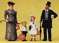 Recreation & Sports -- Family on Holiday pkg(4), G, Preiser Kg 45062