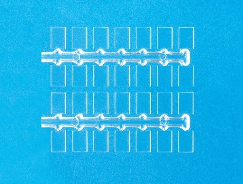 Clear Base Plates -- 3/8 x 1/4′ 1 x .7cm pkg(84), HO, Preiser Kg 97000
