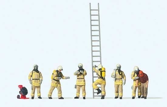 Modern Firefighters with Breathing Apparatus -- 6 Figures in Beige Uniforms, 1 Rescued Man, Accessori, HO, Preiser Kg 10774