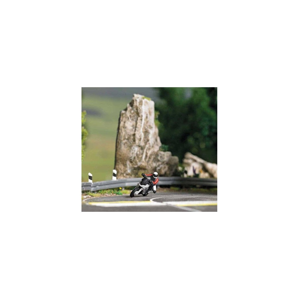 Super Racer 1 - Action Set -- Silver Motorcycle with Rider, 3 Sections of Highway Guardrails, HO, Busch Gmbh & Co Kg 7940