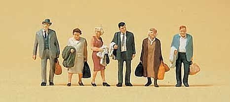 Passengers -- Standing Travelers w/Luggage Set 1 Era III, HO, Preiser Kg 10403