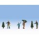Christmas Tree Lot Figures -- 5 People, 3 Trees, HO, Noch Gmbh & Co 15927