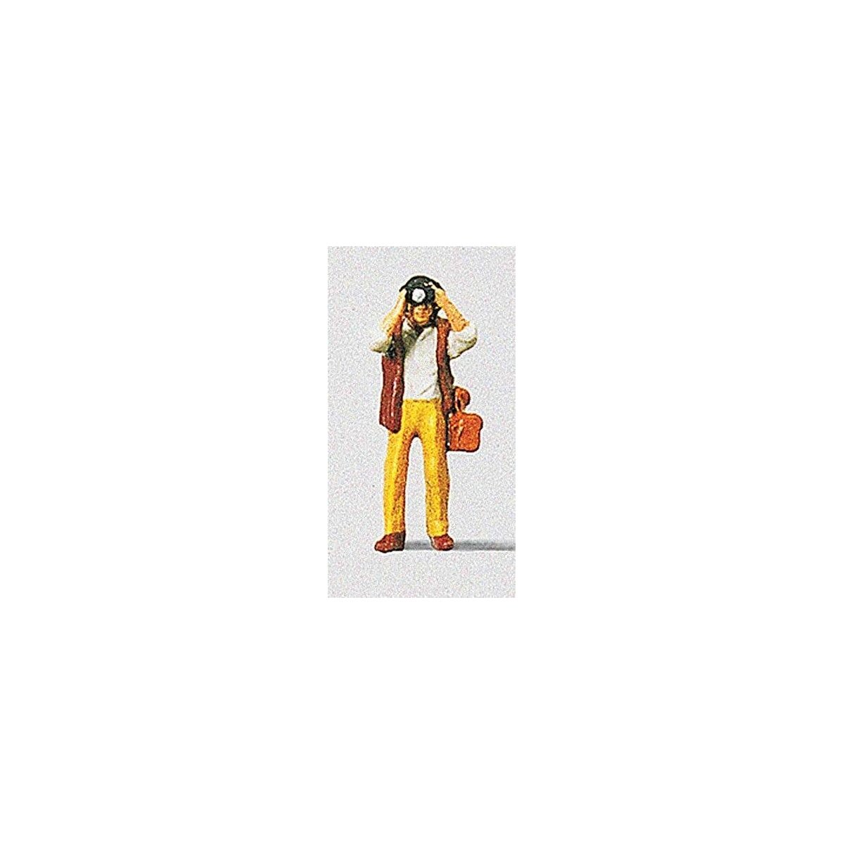 Railfan Photographer with Working Camera Flash -- Beige Pants, HO, East Coast Circuits 95100