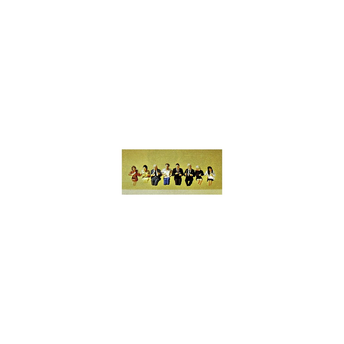 Sitting and Eating -- pkg(8), HO, Preiser Kg 10391