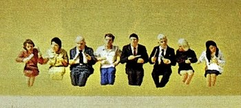 Sitting and Eating -- pkg(8), HO, Preiser Kg 10391