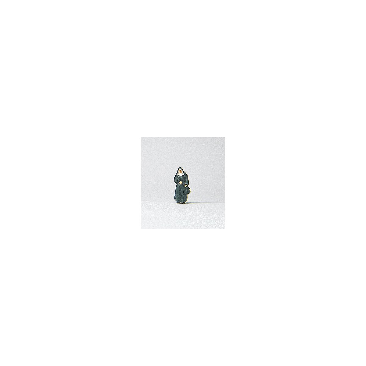 Individual Figure - Pedestrians -- Nun, HO, Preiser Kg 28056