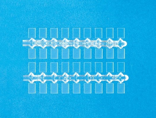 Clear Base Plates -- 1/4 x 3/16′ .7 x cm pkg(108), HO, Preiser Kg 97001