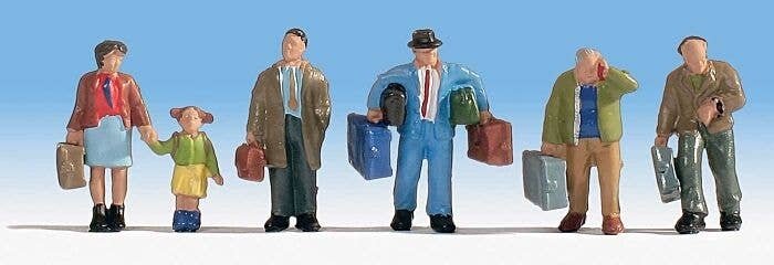 Travelers with Luggage pkg(5), HO, Walthers SceneMaster 6060