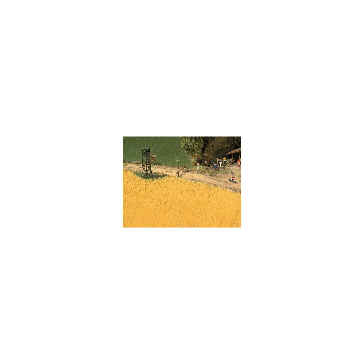 Wheat Field -- Kit - 15-1/2 square inches 100 square centimeters, HO, Busch Gmbh & Co Kg 1204