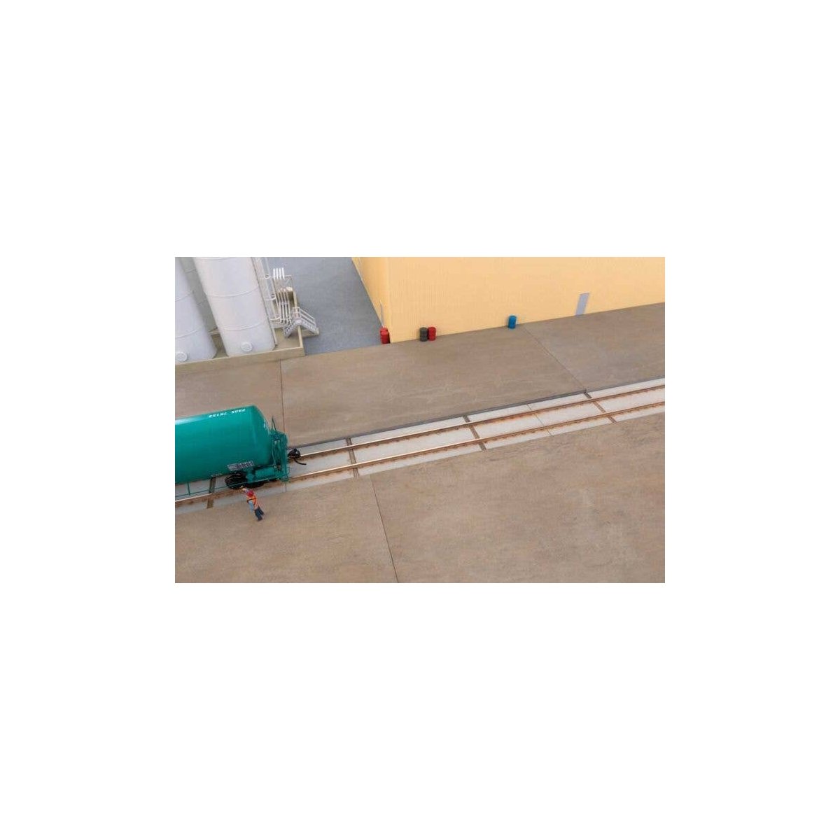 Concrete Track Pads pkg(9) - Kit -- Each: 5-7/8 x 1-1/2′ 15 x 3.9cm, HO, Walthers Cornerstone 4163