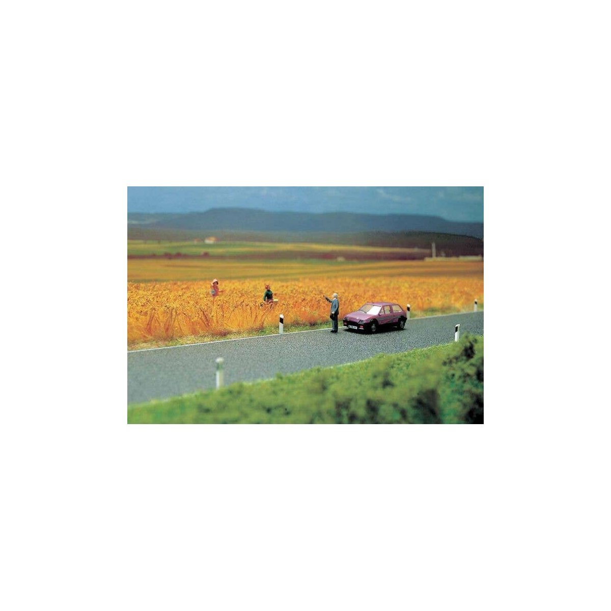 Flexible Self-Adhesive Paved Roadway -- 39-3/8 x 2-5/8′ 1m x 66mm -- Unmarked, HO, Walthers SceneMaster 1255