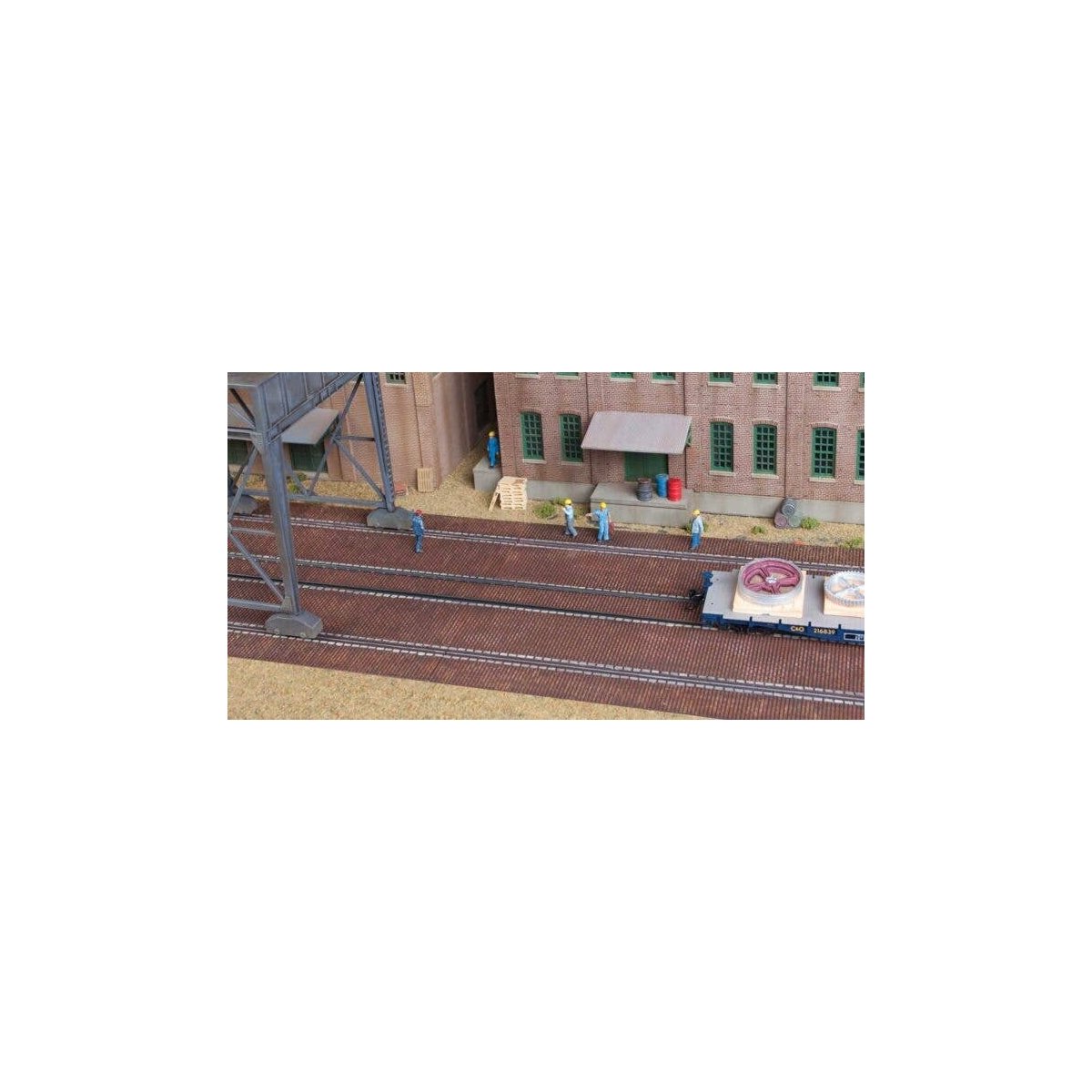 Brick Craneway Base and Street 3-Pack -- Kit - Each Section: 12-5/8 x 5-1/2′ 32 x 13.9cm, HO, Walthers Cornerstone 4097
