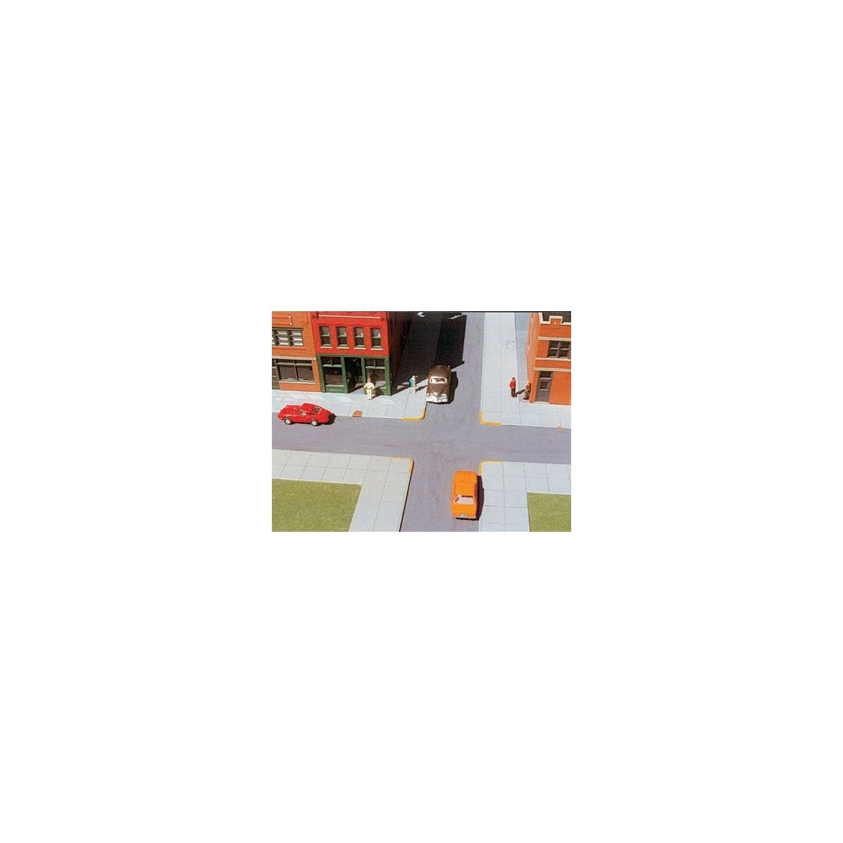 City Sidewalk -- Kit - Scale 10 x 40′ 3 x 12.2m pkg(6), HO, Smalltown USA 7000