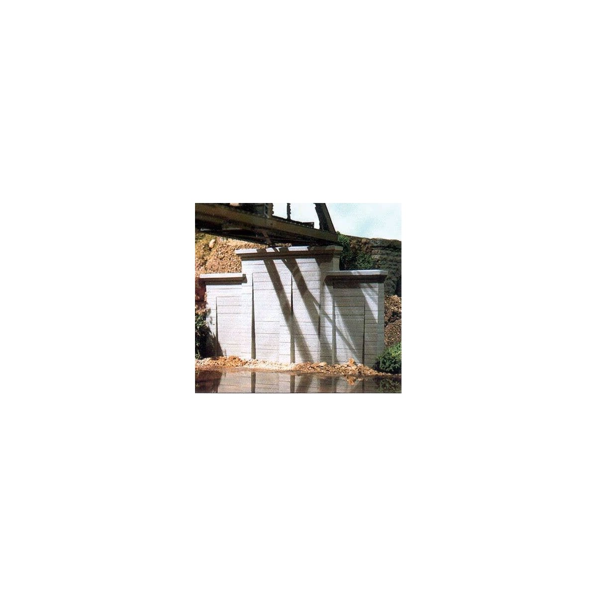 Concrete Stepped Wall -- 5-1/2 x 2-1/8′, N, Chooch Enterprises 9820