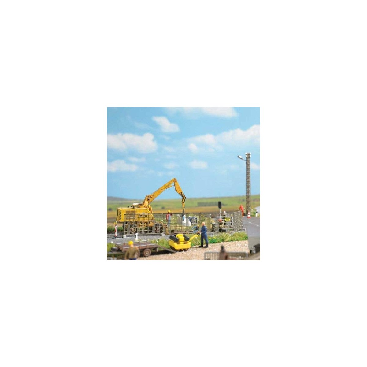 Wire Construction Fence - Kit -- 5 Sections, Each: 1-9/16 4cm x 7/8′ 2.3cm, HO, Busch Gmbh & Co Kg 1024