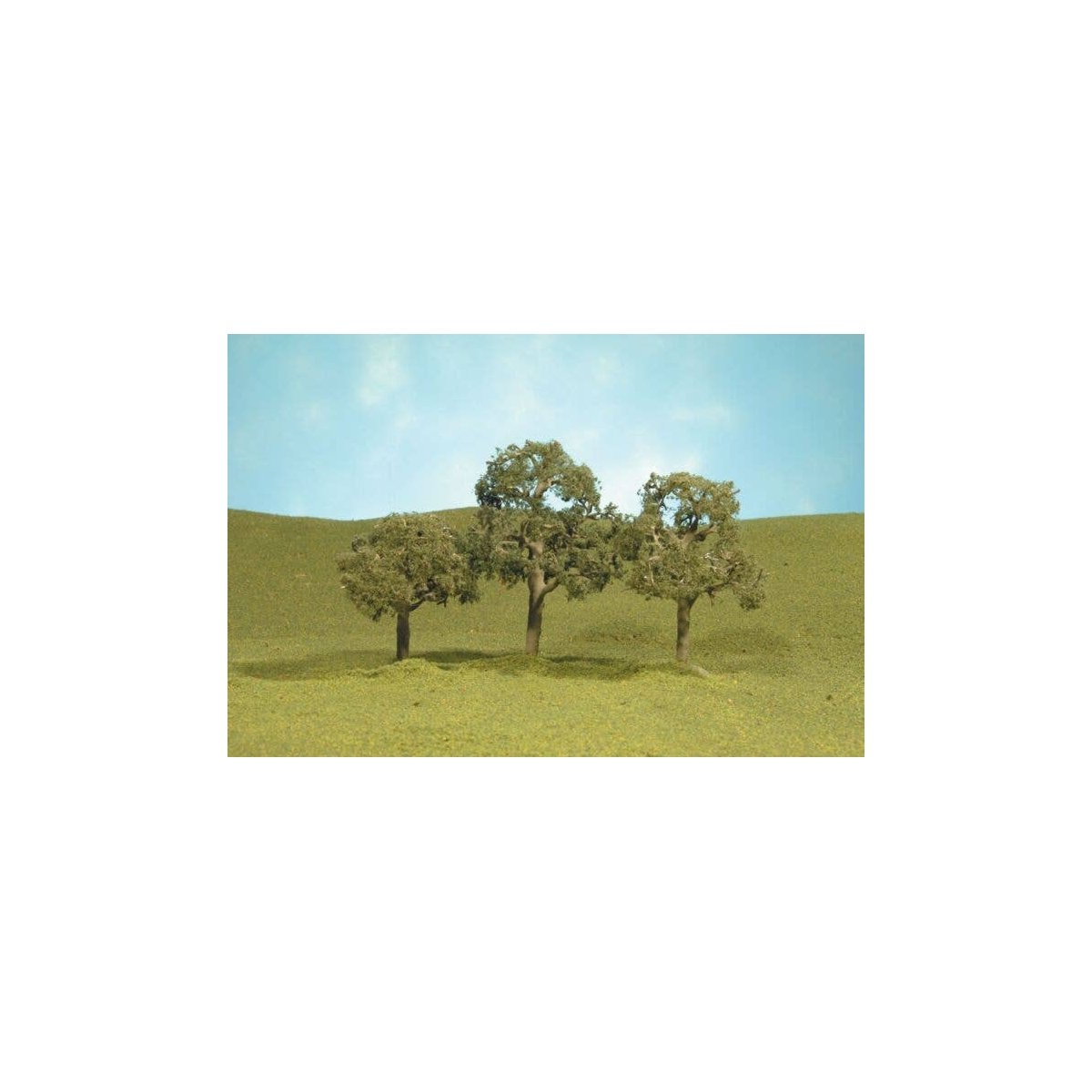 Walnut Trees - SceneScapes(TM) -- 2-1/2 to 3-1/2′ 6.4 to 8.9cm pkg(3), HO, Bachmann Industries 32007