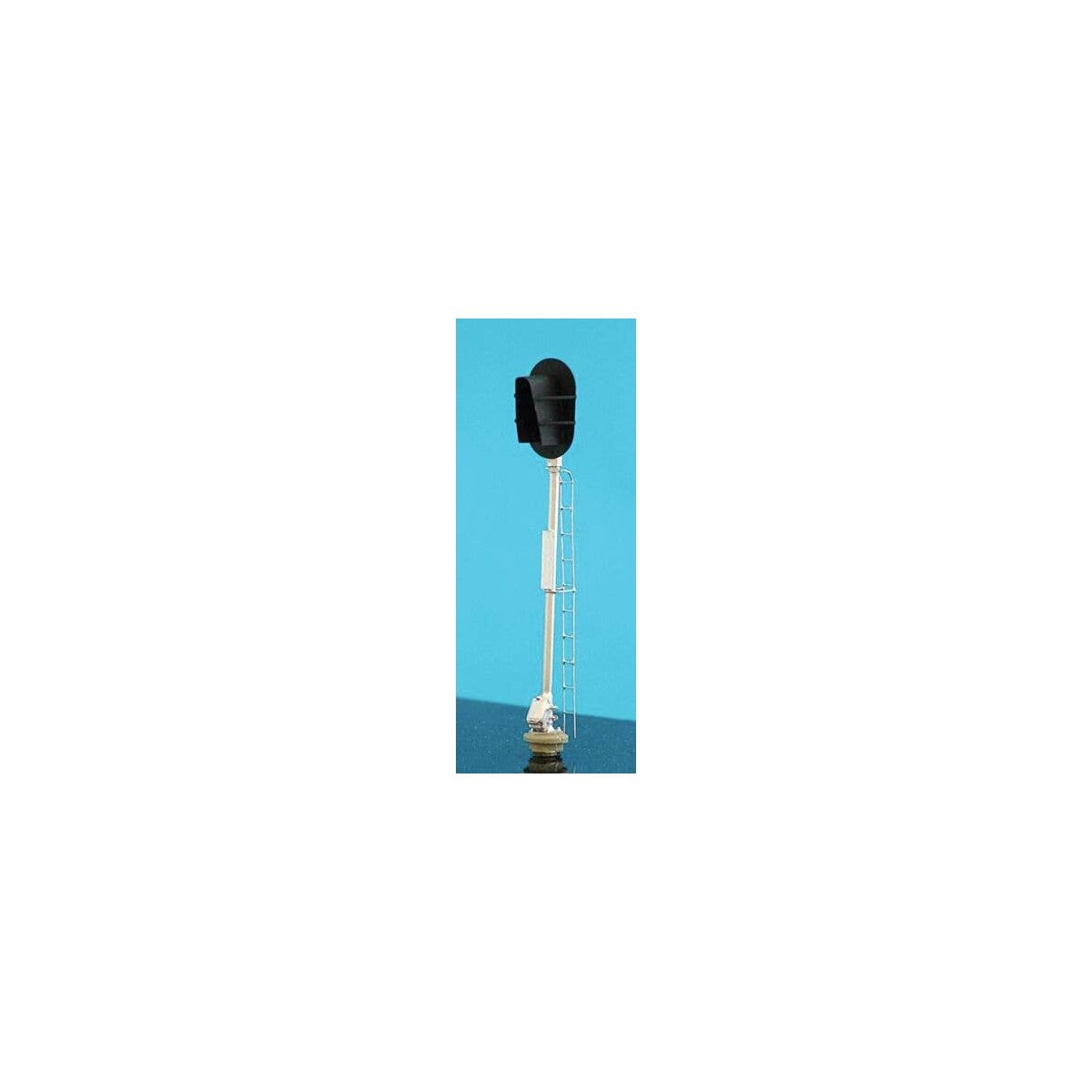 Union Switch & Signal Block Signal - Assembled -- 3 Aspect w/Snow Shield, HO, Details West 940