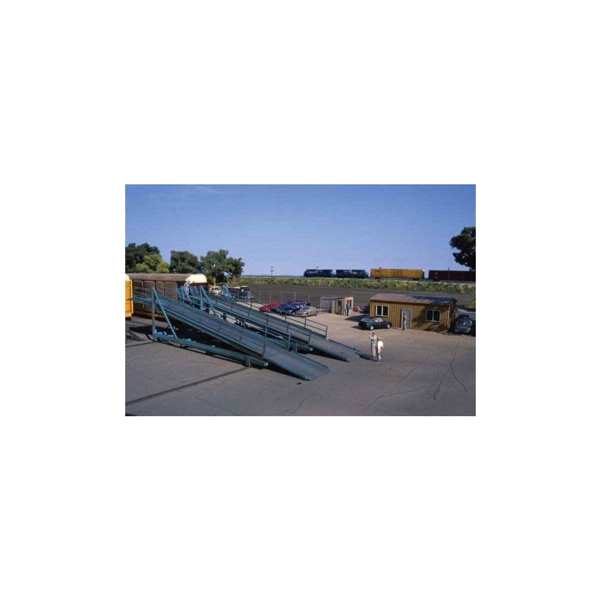 Automobile Transloading Terminal -- Kit, HO, Walthers Cornerstone 4144